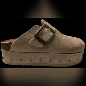 Womans Suede Buckle Sandals